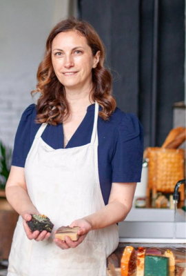 Лора Самкова